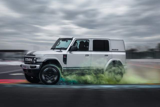 性能躍升配置滿級(jí),iCAR全新超級(jí)V23及賽博版上市,12.28萬起