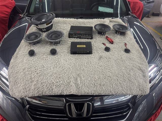 汕頭本田冠道音響改裝案例 改裝丹拿272兩分頻+歌航GDT42 DSP功放