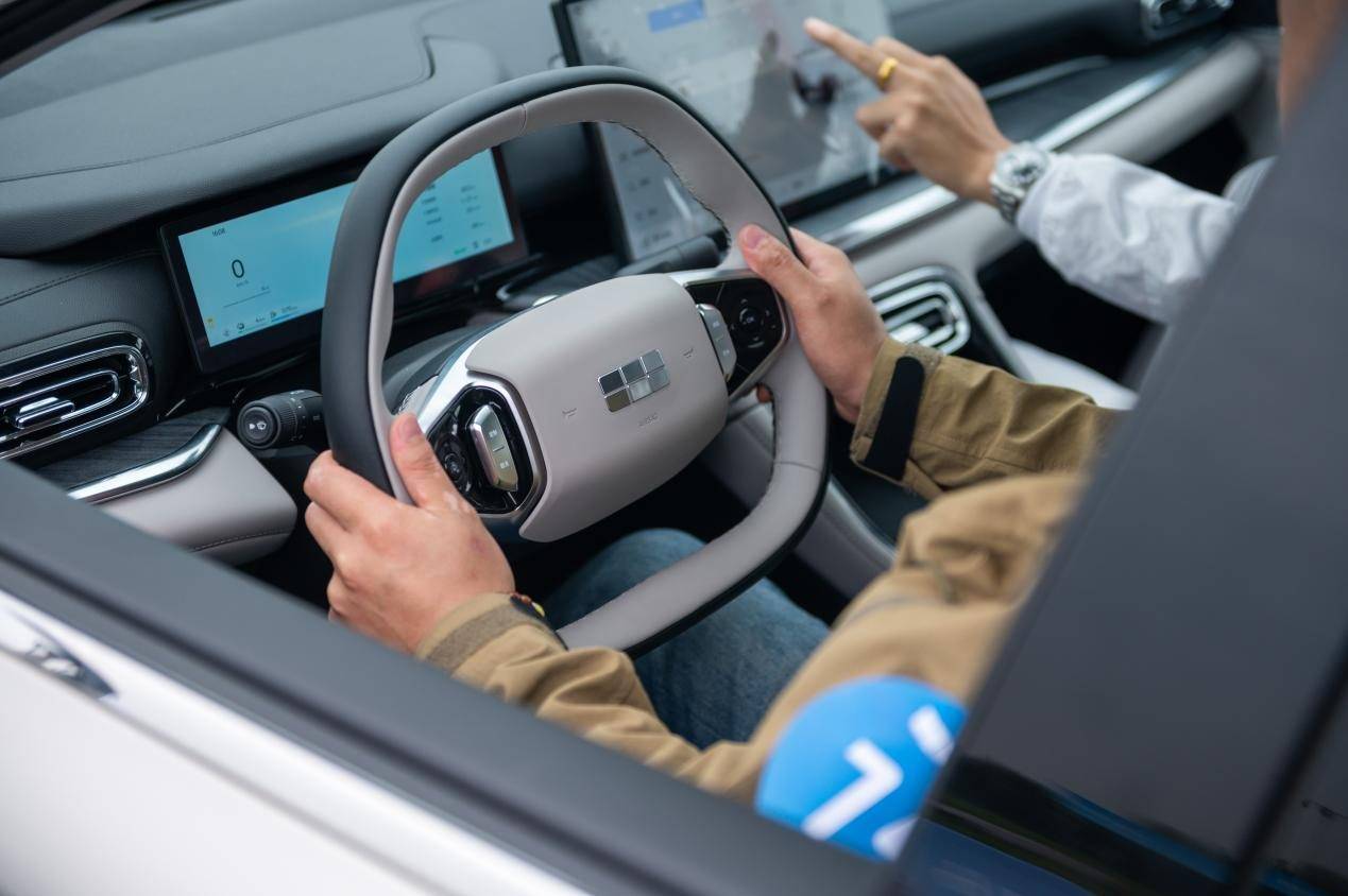 8萬級電混家轎:銀河星耀6“硬核實力”重塑電混家轎市場標準