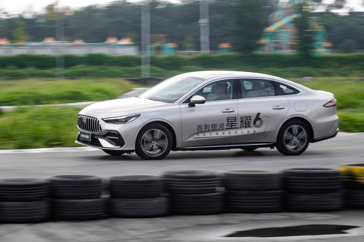 8萬級電混家轎:銀河星耀6“硬核實力”重塑電混家轎市場標準