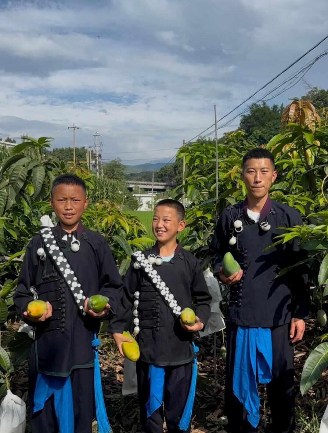 舅舅照顧3個外甥近10年 本人回應:當年才20歲,姐姐一家去世外甥無人照顧