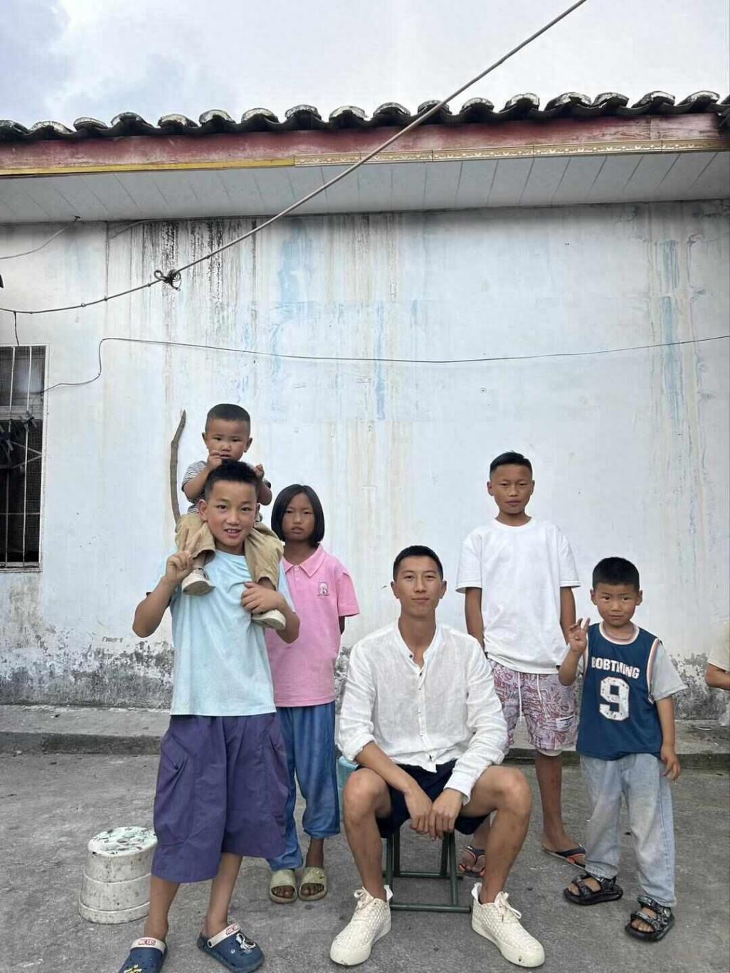 舅舅照顧3個外甥近10年 本人回應:當年才20歲,姐姐一家去世外甥無人照顧