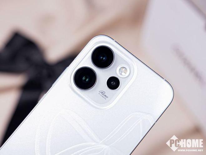 星光蝴蝶結+出圈實況拼圖 Reno15顏值潮流玩法雙在線